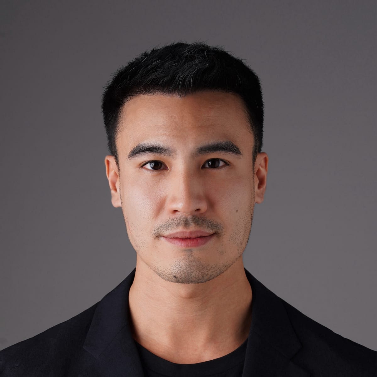 Portrait of Quang Do, founder and CEO of Overseas Vietnamese (OV)
